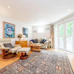 Pass The Keys Delightful Close To River In Se16 Apartment London